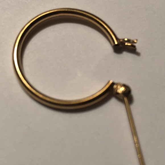 Gold hollow hoop Earrings with snap bar. - Picture 5 of 9